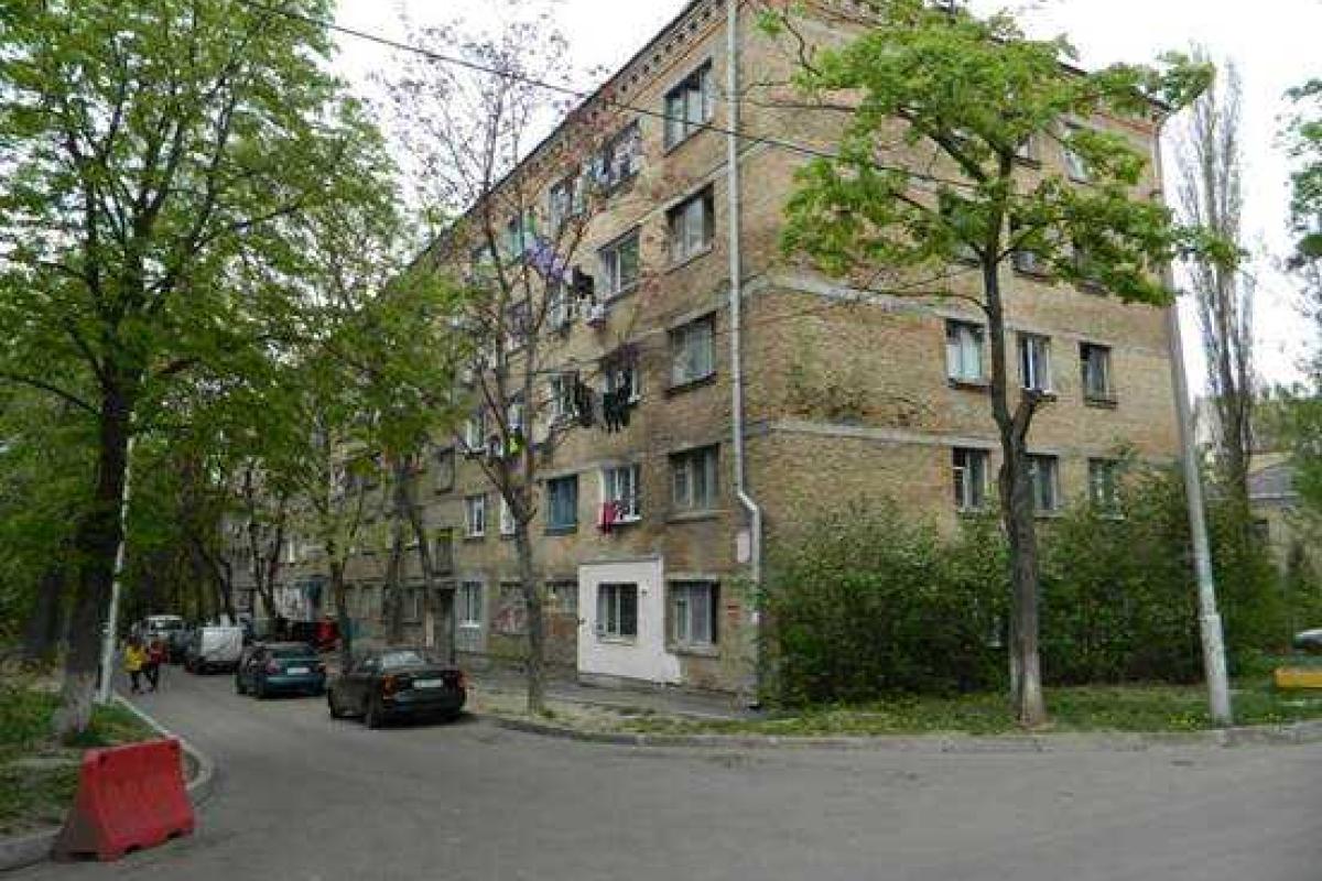 В Киеве приезжий убил мужчину и перерезал себе вены В Киеве приезжий убил мужчину и перерезал себе вены