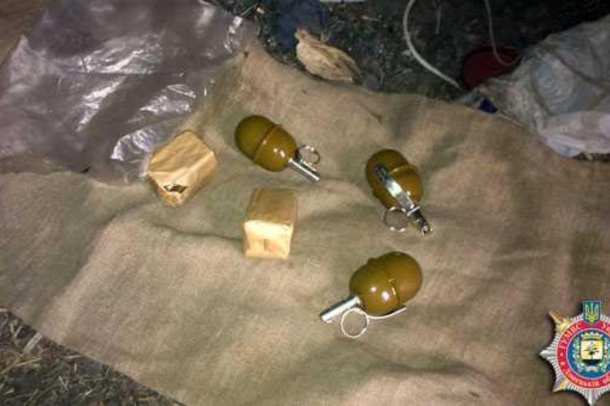 В Селидово у братьев-боевиков изъяли арсенал боеприпасов