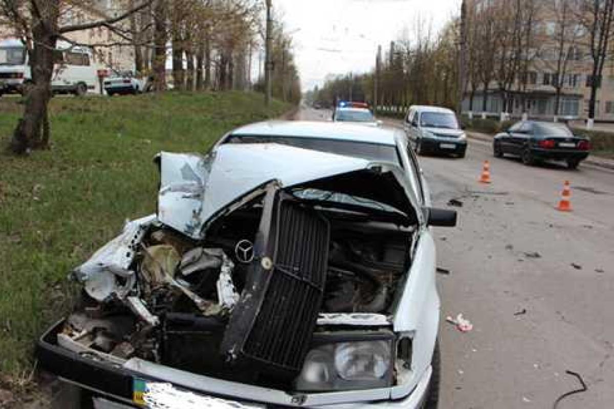В Тернополе легковое авто столкнулось с фурой