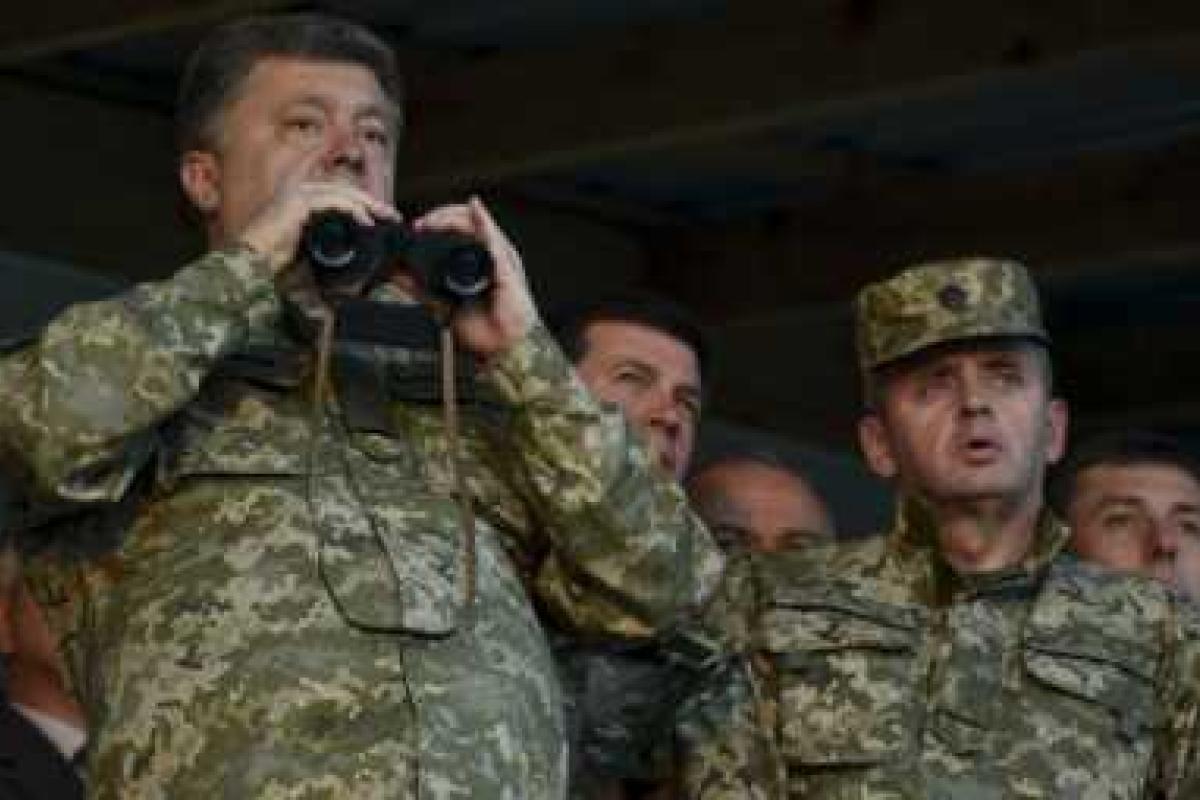 Боевики могут перейти в наступление во второй половине мая - Порошенко