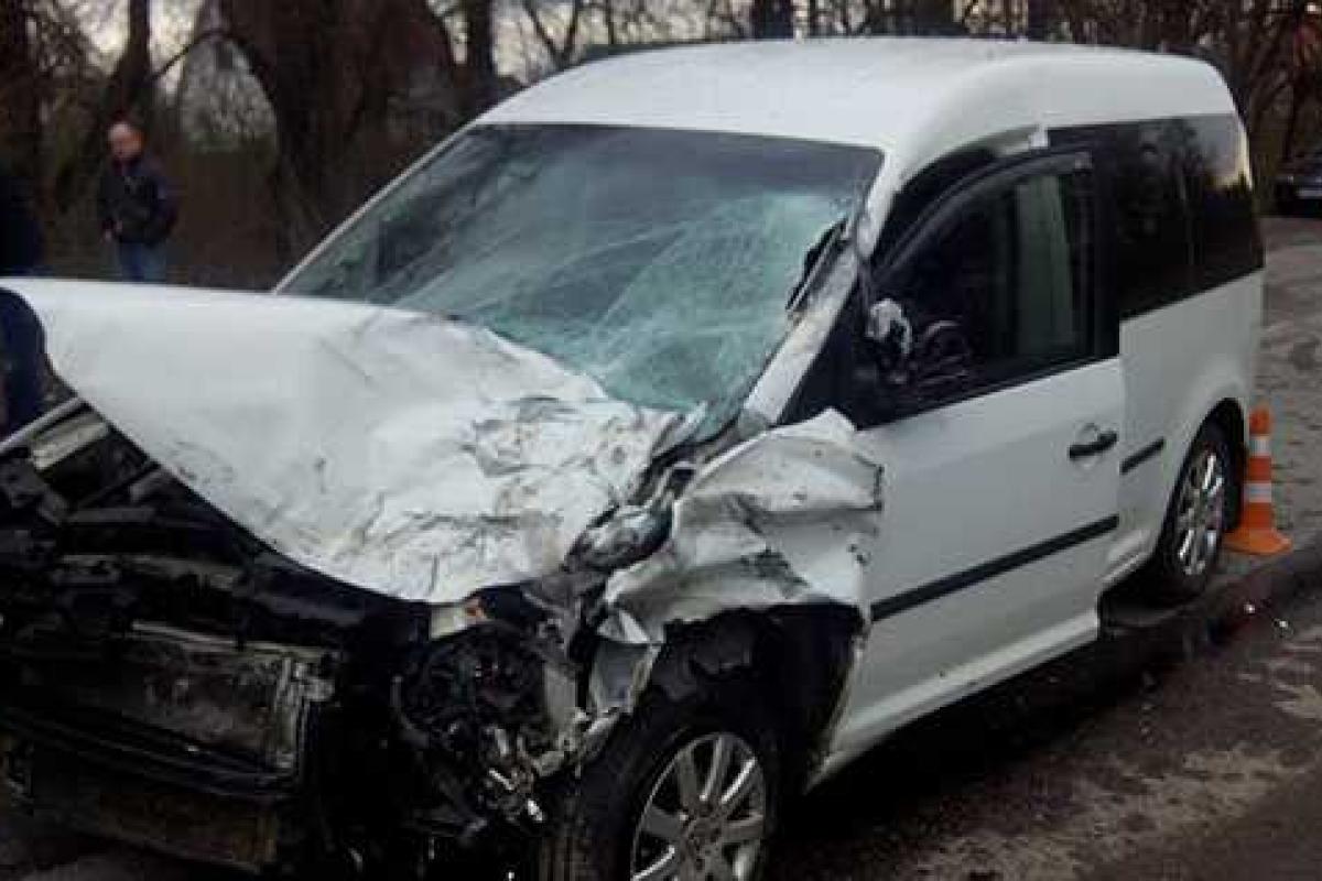 На Винничине рейсовый автобус столкнулся с легковушкой