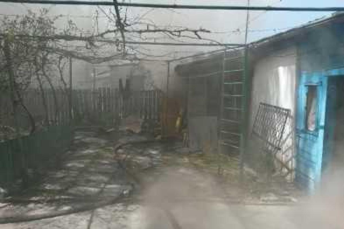 В Мариуполе горел дом 