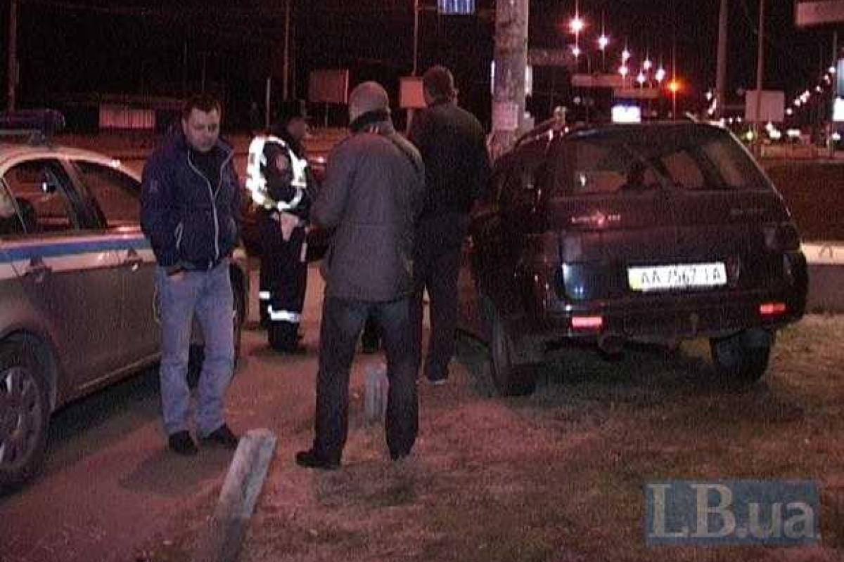 В Киеве водитель совершил наезд на пешехода и скрылся с места происшествия В Киеве водитель совершил наезд на пешехода и скрылся с места происшествия