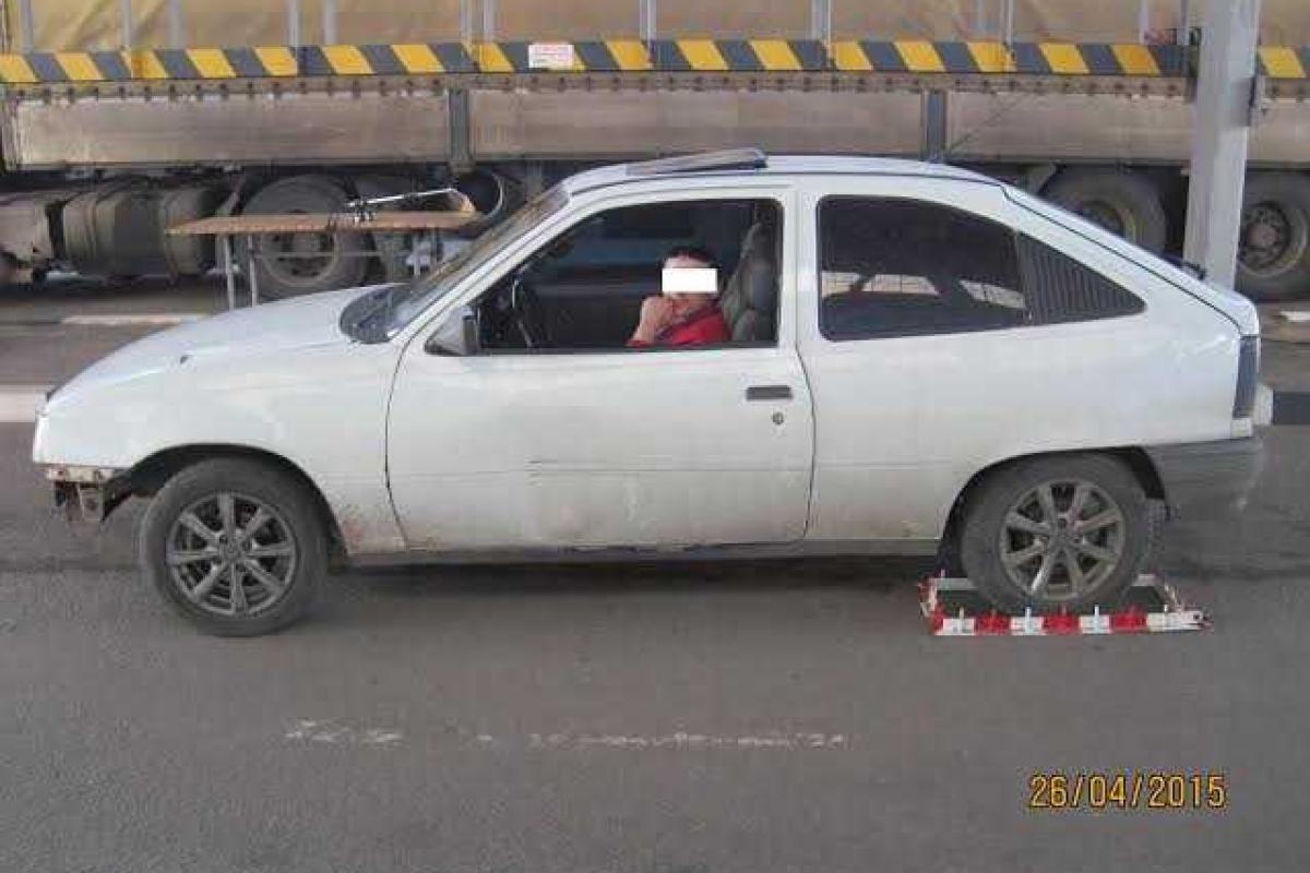 Уроженец Харьковщины пытался вывезти в Россию раритетную книгу Уроженец Харьковщины пытался вывезти в Россию раритетную книгу