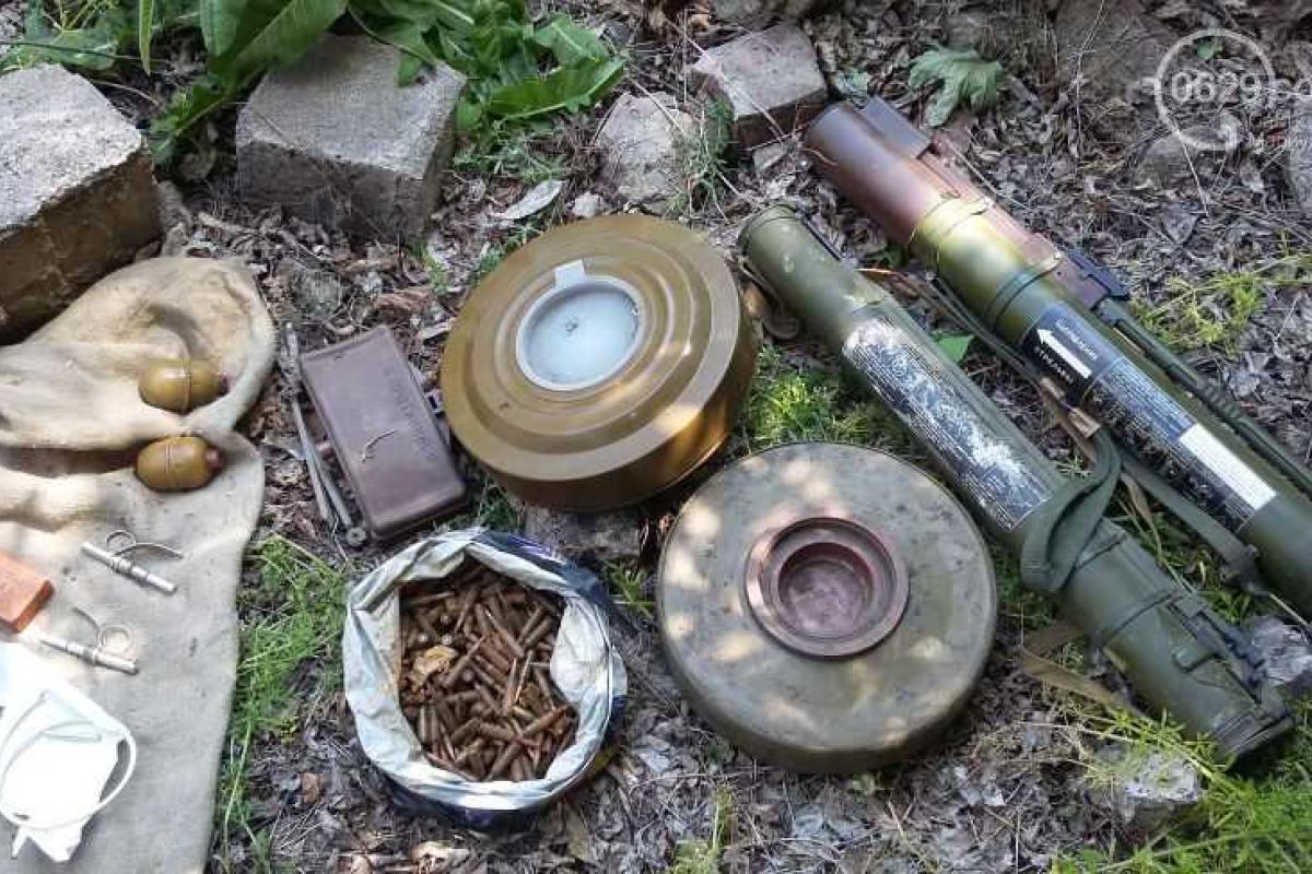 Под Мариуполем военные и СБУ уничтожили склад оружия террористов