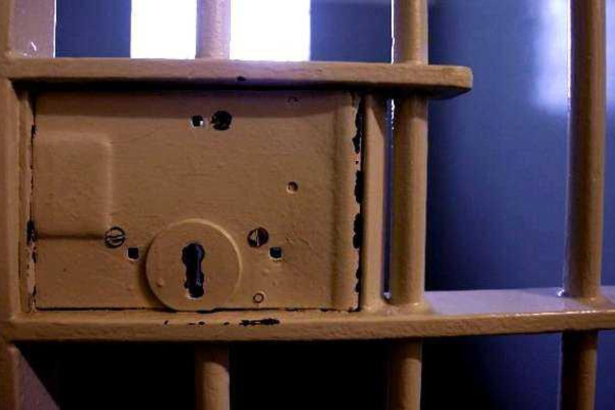 К военкому, осужденному до гауптвахты за срыв мобилизации, дважды вызывали скорую К военкому, осужденному до гауптвахты за срыв мобилизации, дважды вызывали скорую