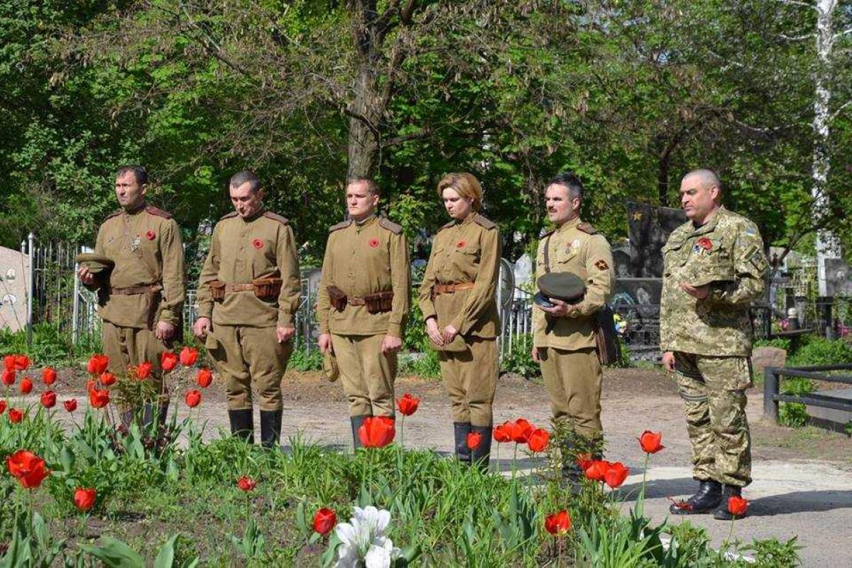 Киевские реконструкторы почтили память героев Второй Мировой войны на Донбассе