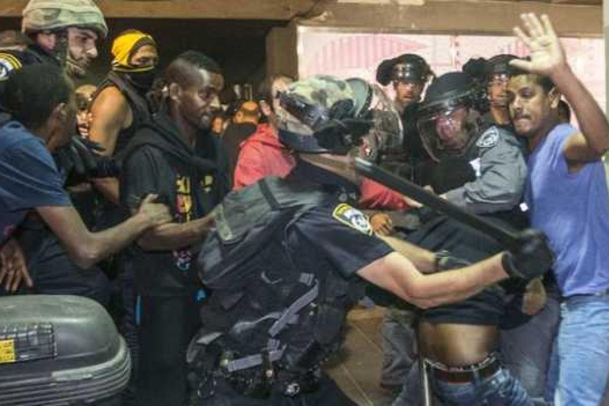 В Тель-Авиве массовая акция протеста евреев из Эфиопии переросла в столкновения с полицией В Тель-Авиве массовая акция протеста евреев из Эфиопии переросла в столкновения с полицией