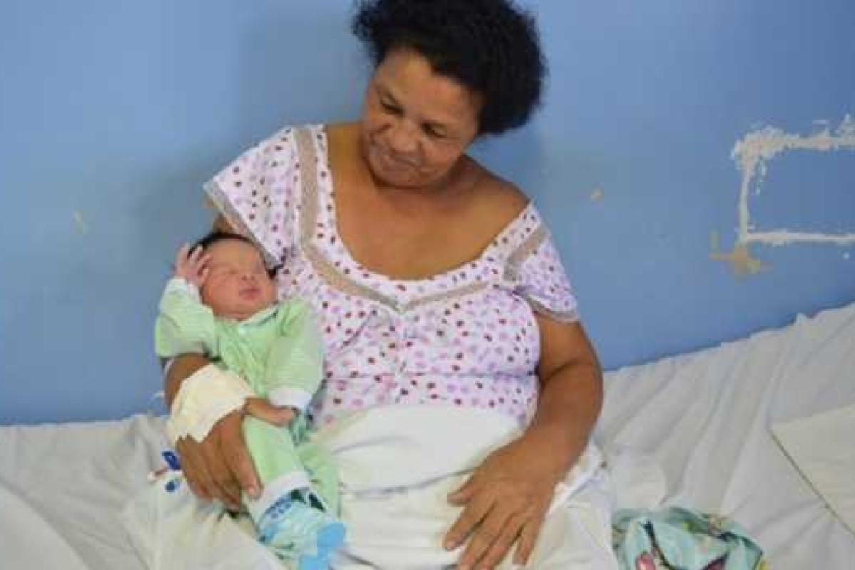 В Бразилии 51-летняя женщина родила 21-го ребенка В Бразилии 51-летняя женщина родила 21-го ребенка