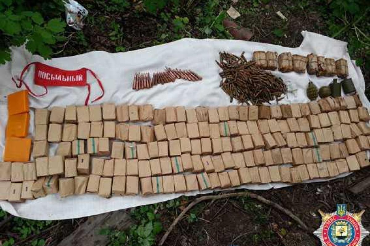 В Артемовском районе обнаружен тайник с оружием и боеприпасами