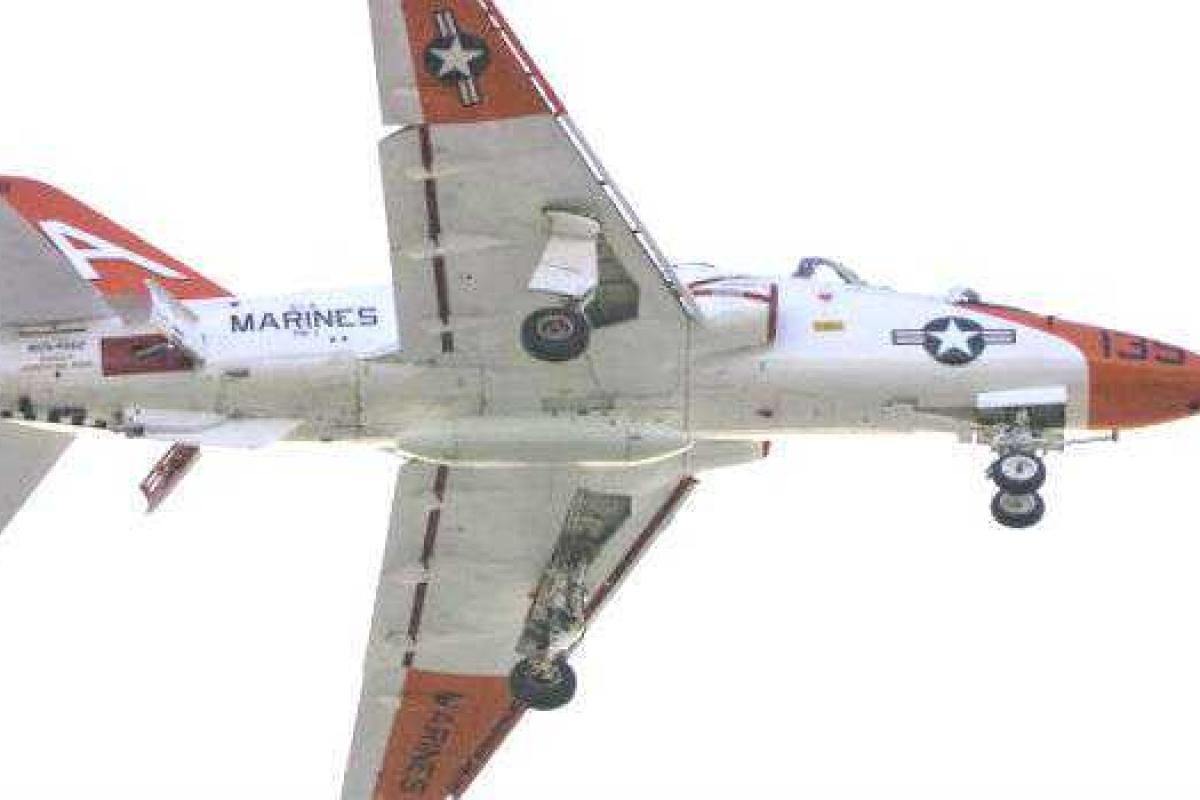 В бухту Сан-Диего упал военный самолет США 