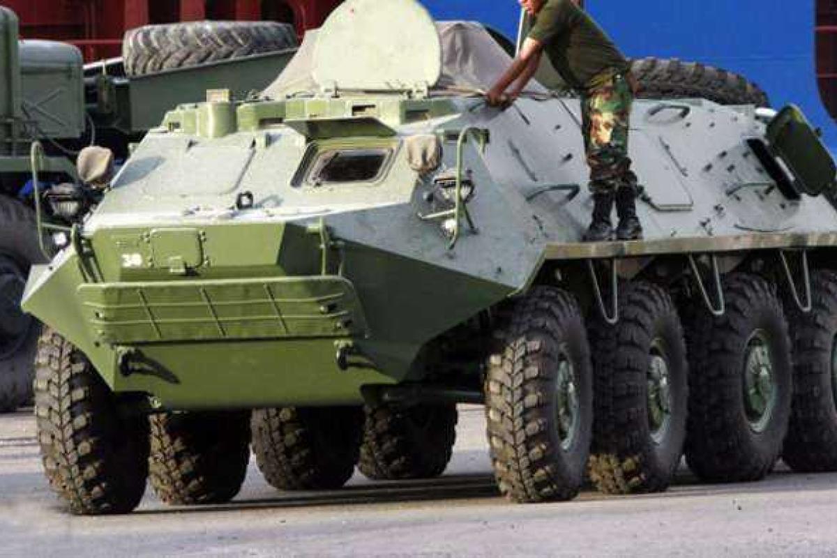 Московским молодоженам предлагают ехать в ЗАГС на БТР Московским молодоженам предлагают ехать в ЗАГС на БТР