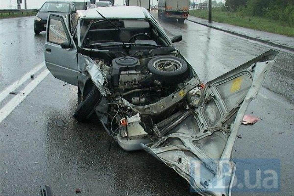 В Киеве ЗАЗ протаранил BMW: есть пострадавшие В Киеве ЗАЗ протаранил BMW: есть пострадавшие