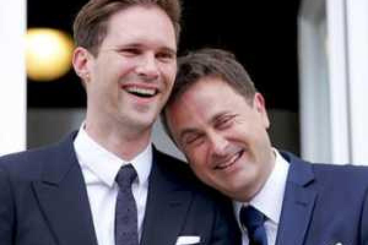 Премьер-министр Люксембурга сыграл свадьбу со своим партнером Премьер-министр Люксембурга сыграл свадьбу со своим партнером