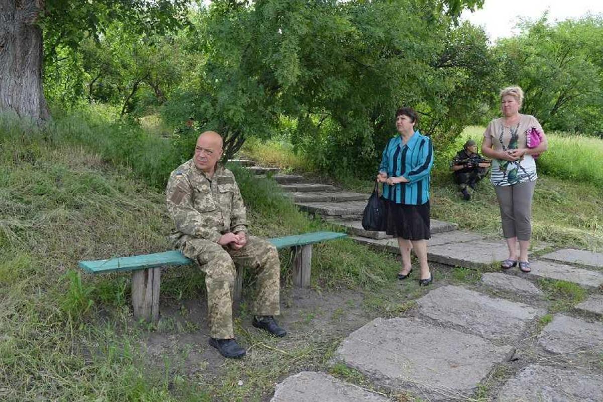 В разрушенное село Крымское продолжают возвращаться люди