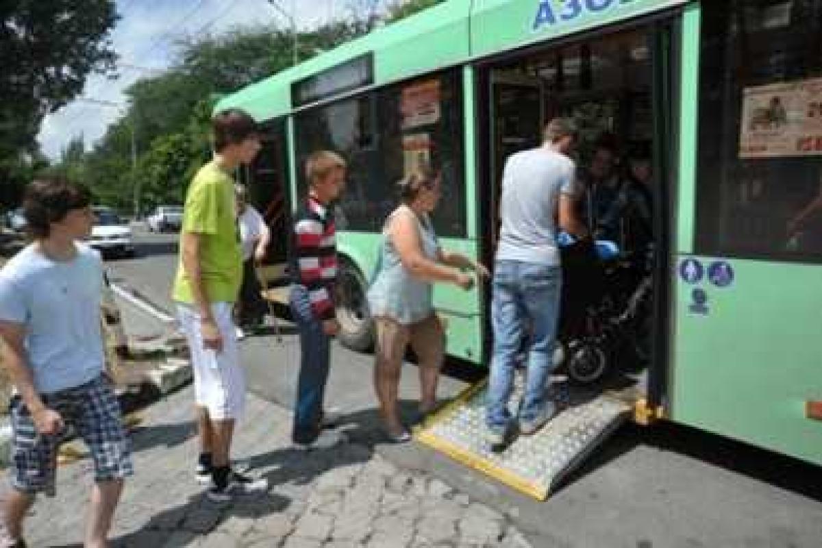 В Мариуполе увеличат количество троллейбусов, доставляющих инвалидов на пляж 