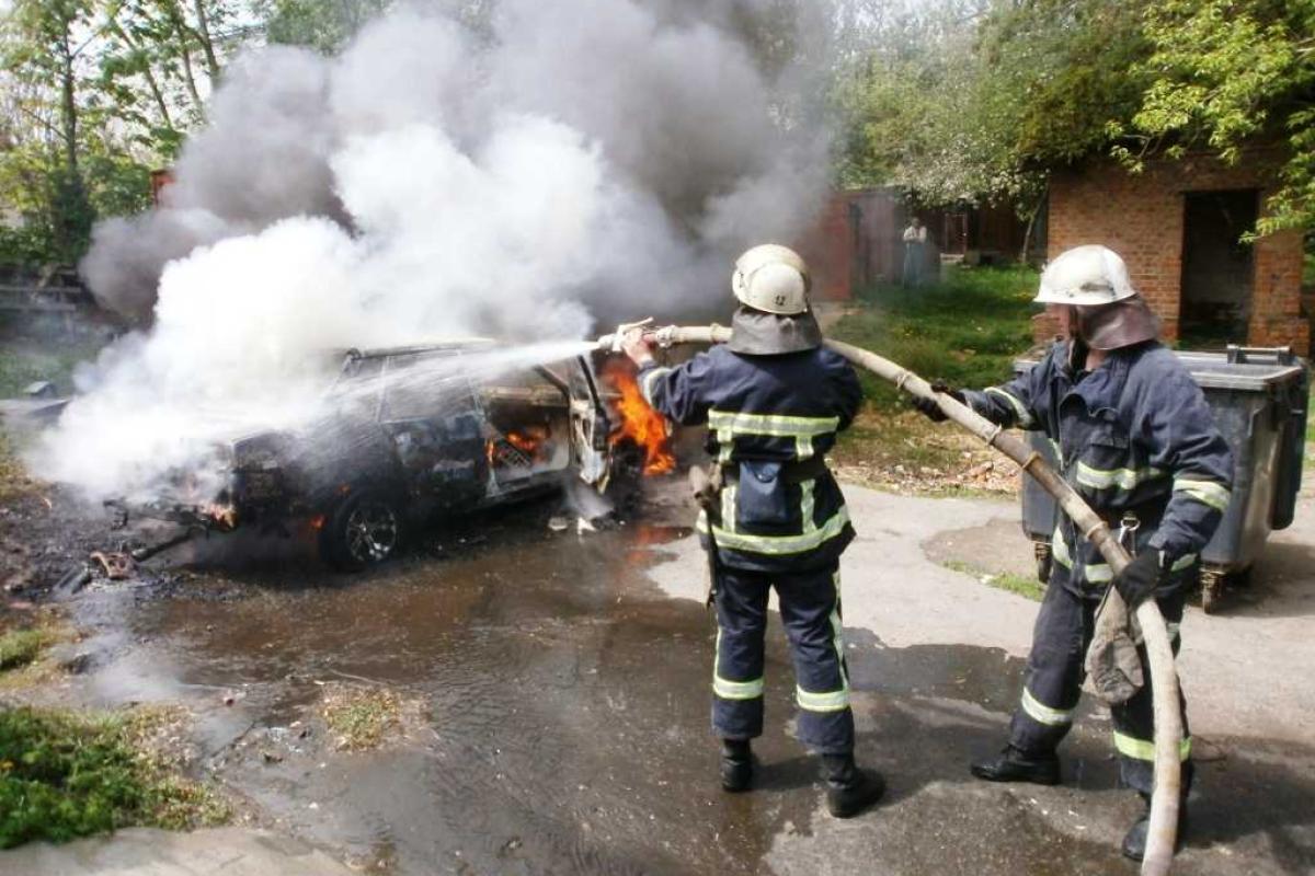 На Черкасчине спасатели ликвидировали возгорание автомобиля На Черкасчине спасатели ликвидировали возгорание автомобиля