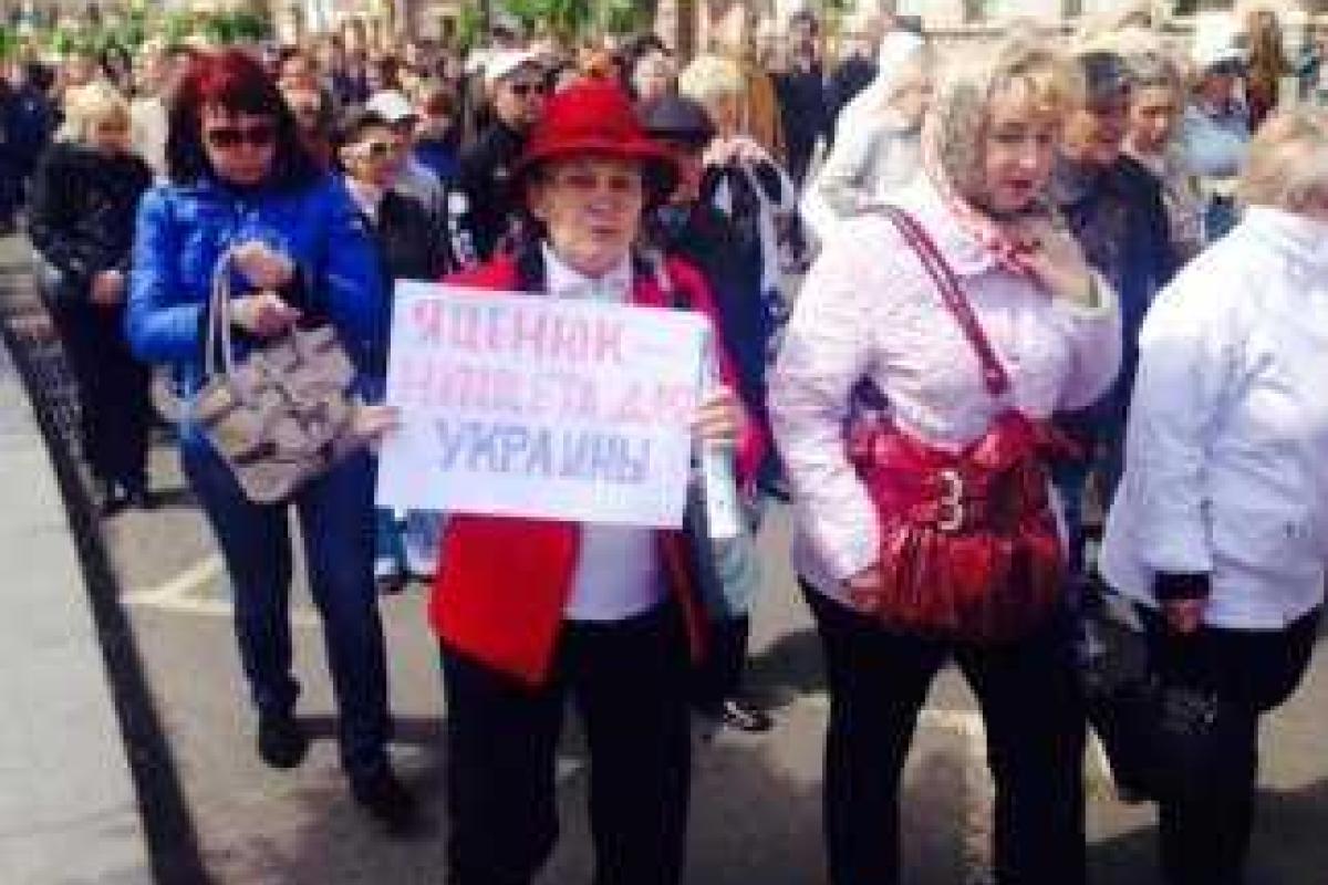 По Крещатику прошло шествие против повышения тарифов ЖКХ По Крещатику прошло шествие против повышения тарифов ЖКХ