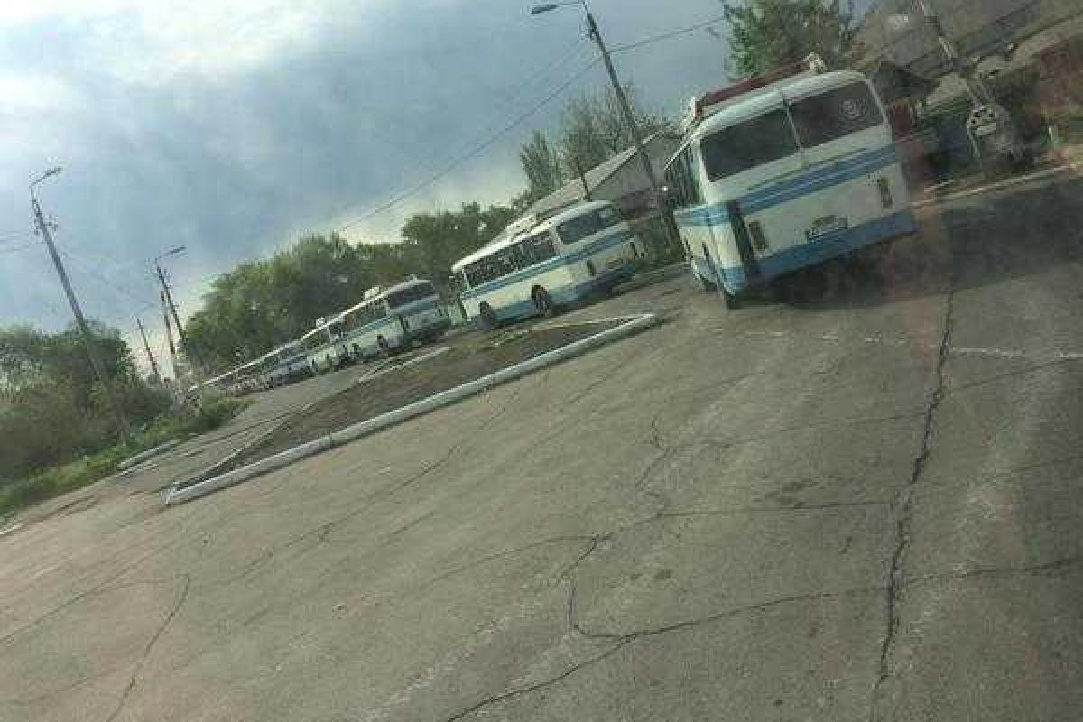 В Донецке людей согнали на "праздник" годовщины псевдореферендума В Донецке людей согнали на "праздник" годовщины псевдореферендума