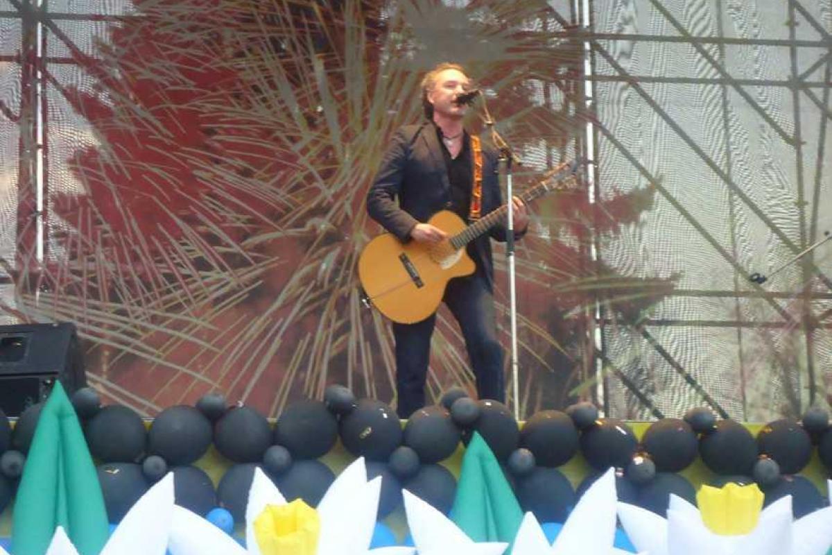 В Донецке выступил российский певец Джанго