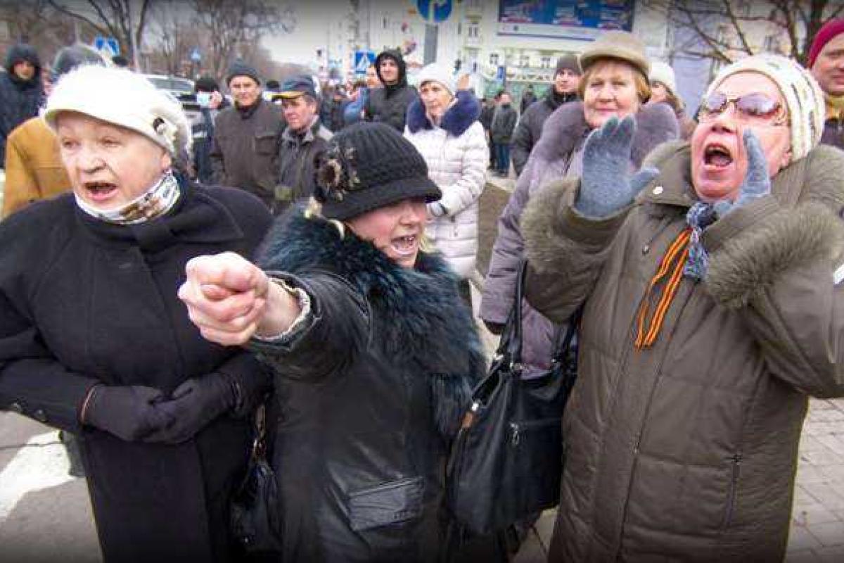 Украина полностью заблокировала все дороги в «ЛНР» Украина полностью заблокировала все дороги в «ЛНР»