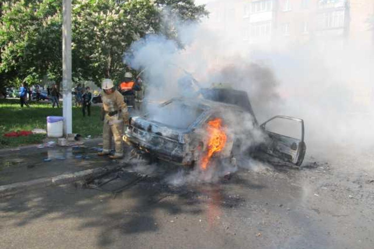 В Белой Церкви на улице загорелся автомобиль В Белой Церкви на улице загорелся автомобиль