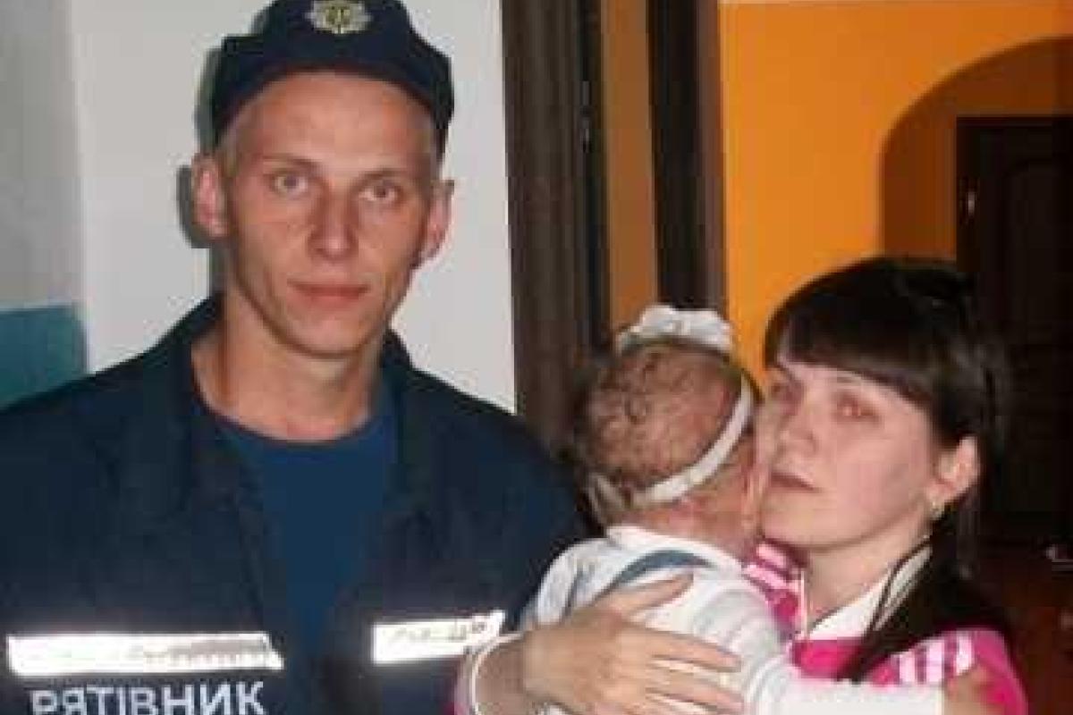 На Днепропетровщине спасена 2-летняя малышка На Днепропетровщине спасена 2-летняя малышка