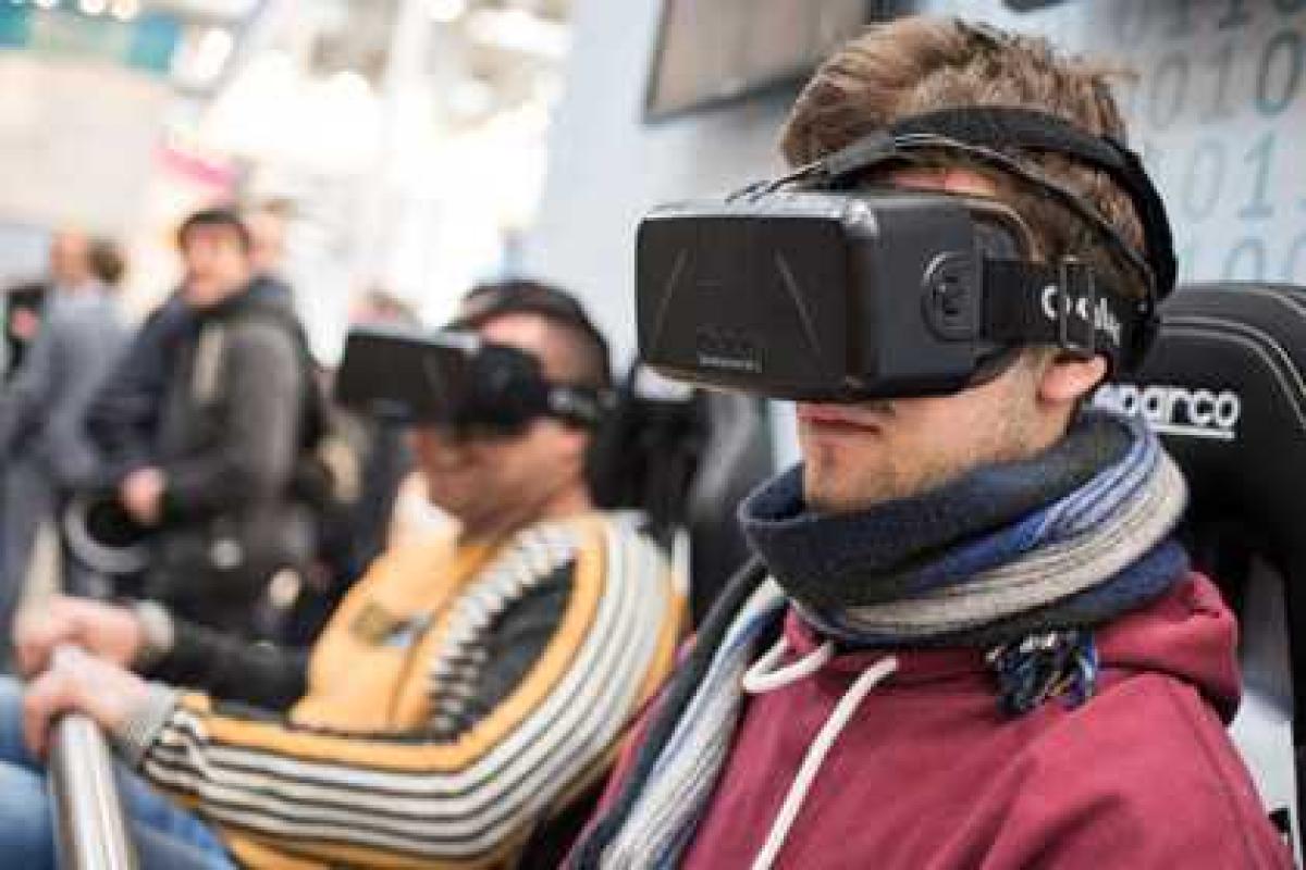 Создатели очков виртуальной реальности разрешат смотреть на них порно