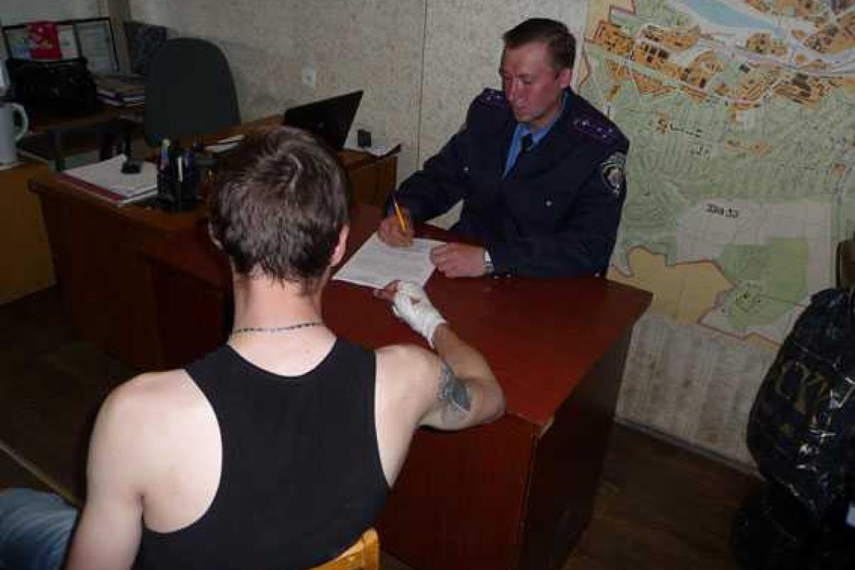 В Харькове мужчина в течение часа ограбил 2-х женщин В Харькове мужчина в течение часа ограбил 2-х женщин