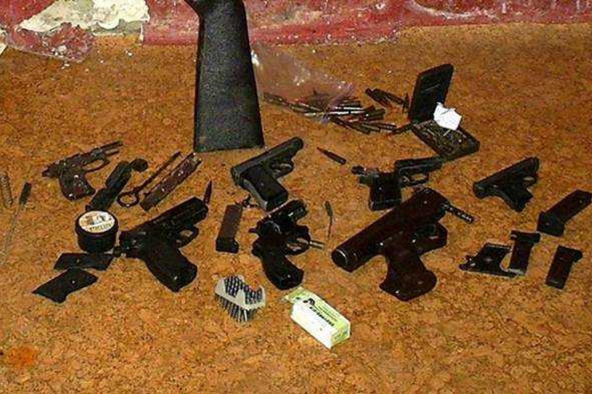 В Запорожской области у ранее судимого мужчины изъяли арсенал оружия В Запорожской области у ранее судимого мужчины изъяли арсенал оружия
