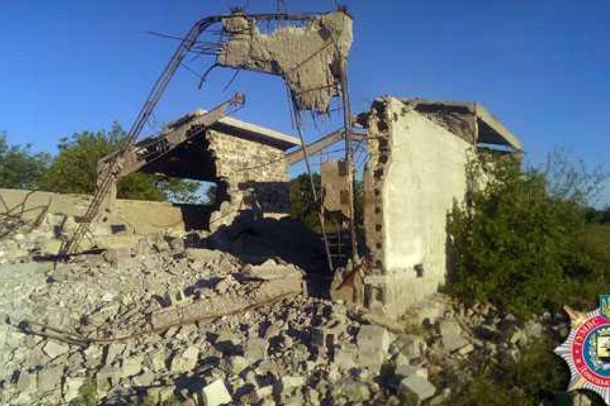 В Донецкой области под бетонной плитой погиб ребенок В Донецкой области под бетонной плитой погиб ребенок