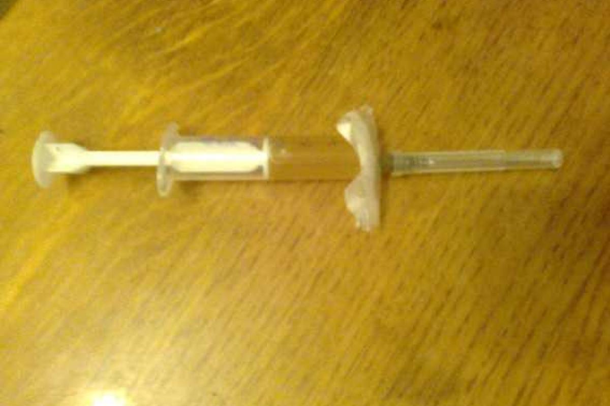 На Харьковщине двух человек задержали за незаконное хранение наркотиков На Харьковщине двух человек задержали за незаконное хранение наркотиков