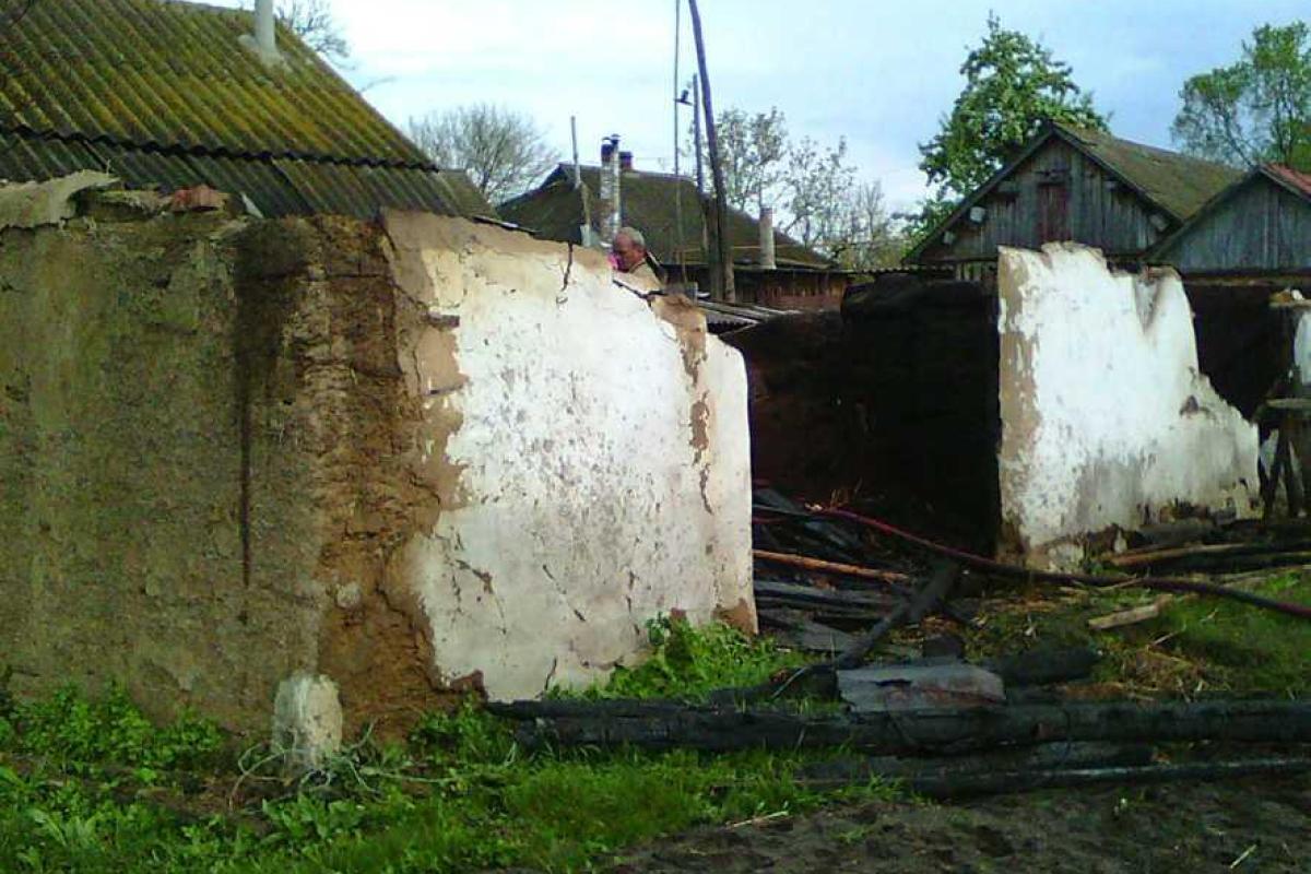 На Полтавщине сжигание мусора привело к пожару На Полтавщине сжигание мусора привело к пожару