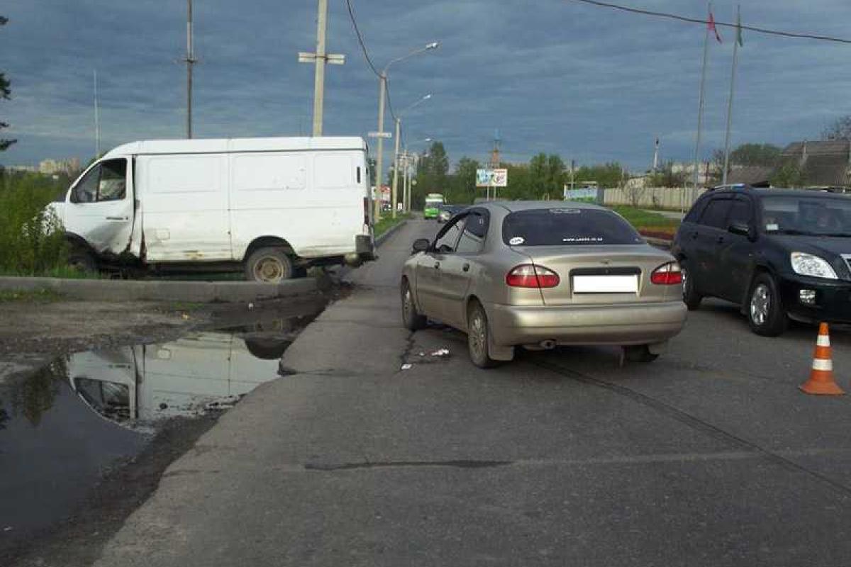 На Харьковщине в ДТП травмированы пять человек На Харьковщине в ДТП травмированы пять человек