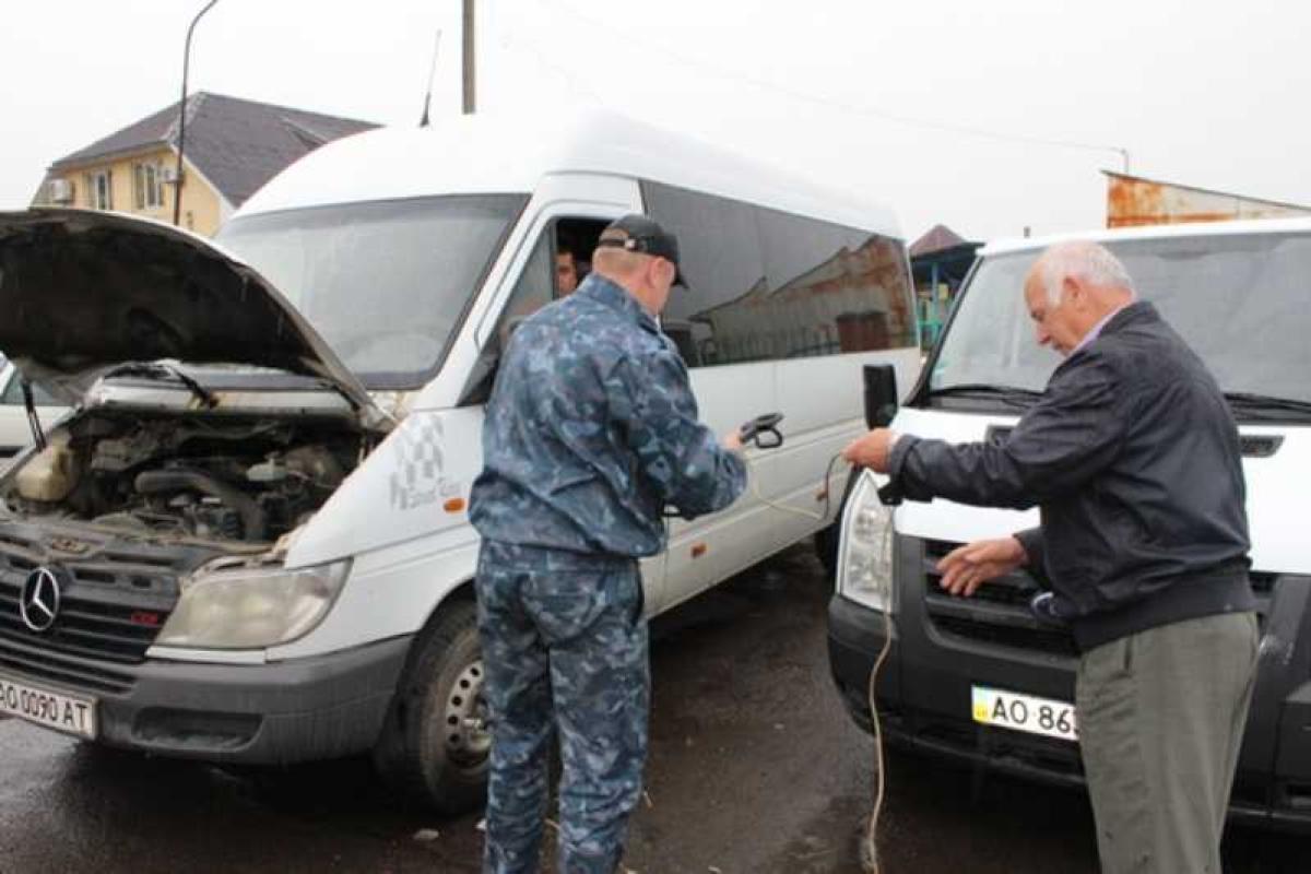 Госавтоинспекция Закарпатья вместе с журналистами проверяли автоперевозчиков