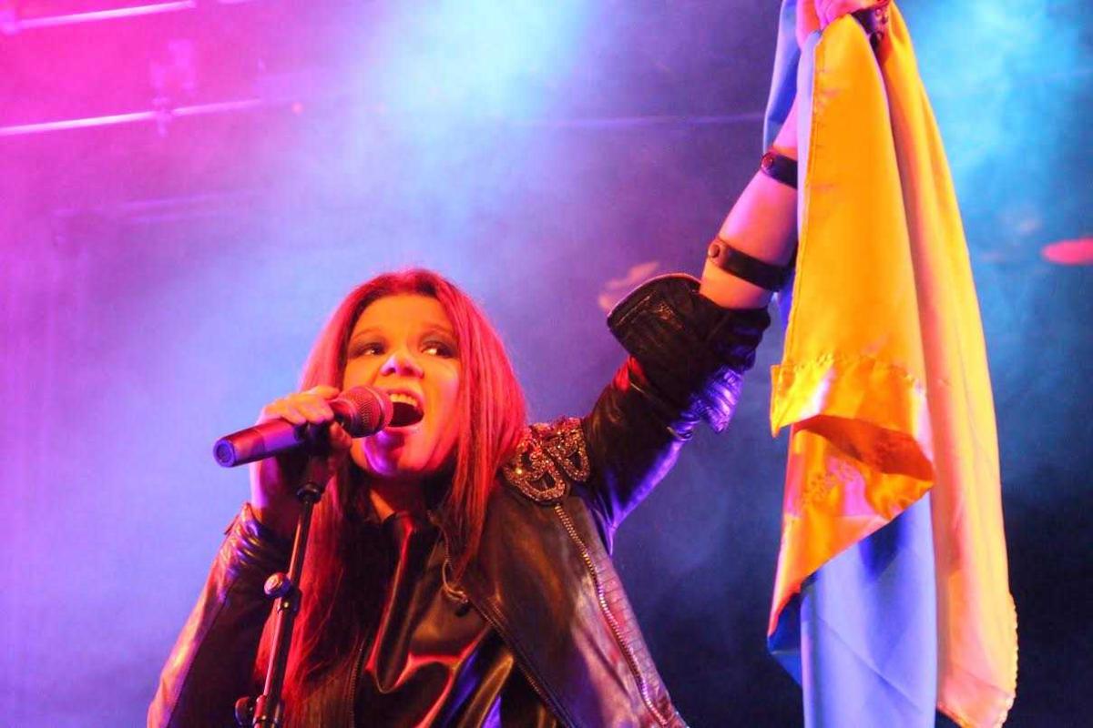 Руслана на концерте в Мюнхене была рада поклонникам из Москвы Руслана на концерте в Мюнхене была рада поклонникам из Москвы