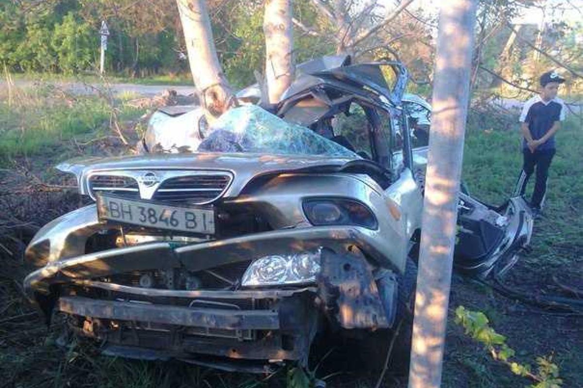 В Одесской области авто сплющило в "гармошку", есть погибший В Одесской области авто сплющило в "гармошку", есть погибший
