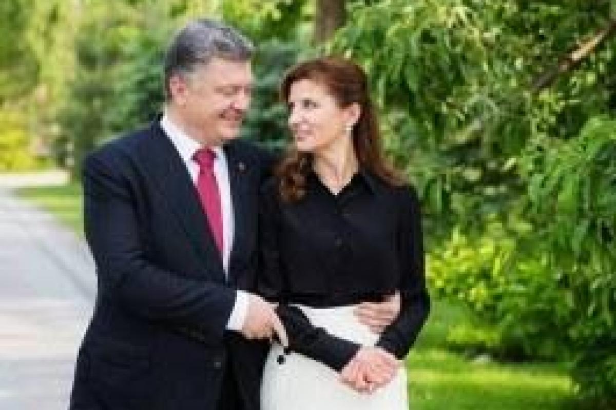 Порошенко поблагодарил жену за поддержку  Порошенко поблагодарил жену за поддержку