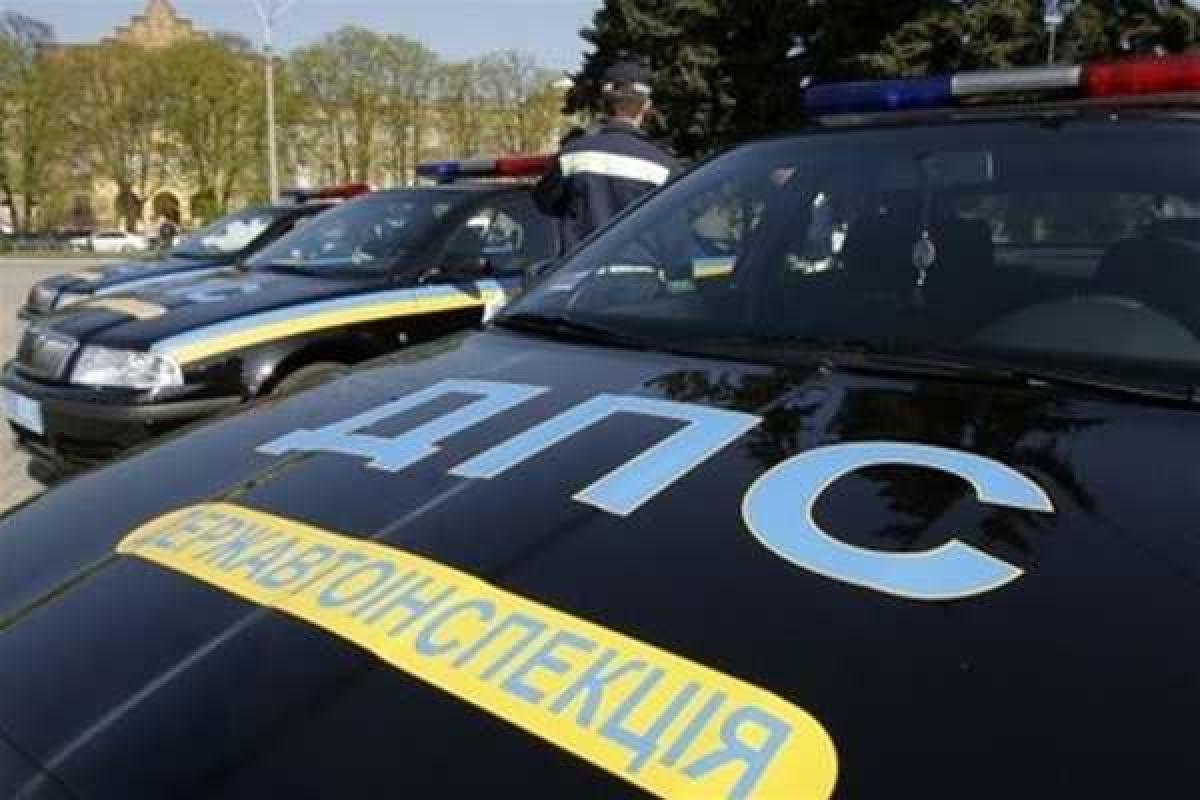 В Киеве водитель иномарки сбил 13-летнюю девочку и скрылся с места ДТП В Киеве водитель иномарки сбил 13-летнюю девочку и скрылся с места ДТП