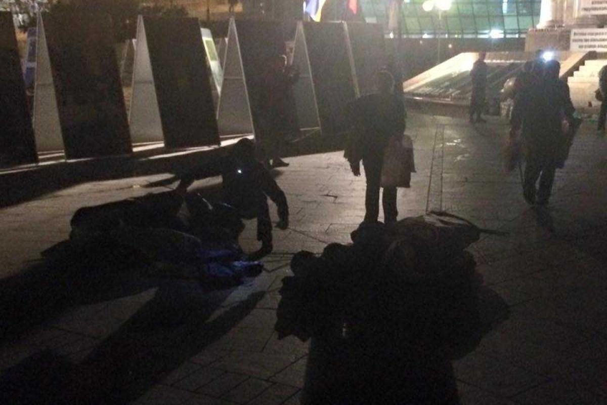 В Киеве ночью около 70 неизвестных снесли палатки активистов "третьего Майдана"