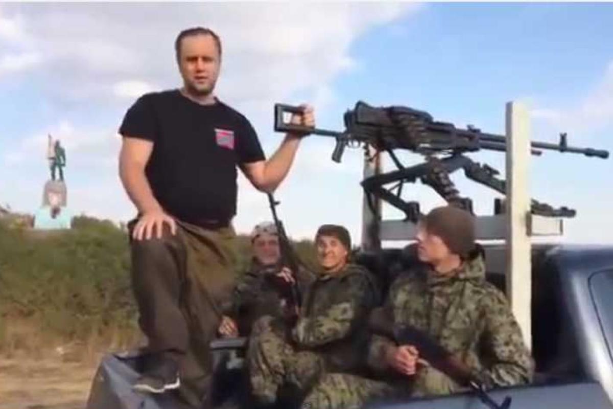 Как террорист Павел Губарев "засветил" на фото бойцов ВС России Как террорист Павел Губарев "засветил" на фото бойцов ВС России