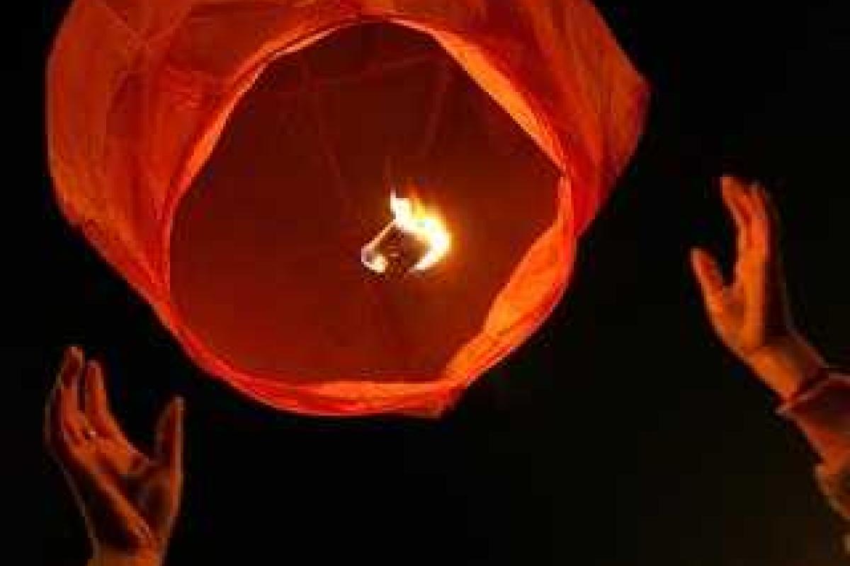 В Москве патрули казаков будут бороться с небесными фонариками В Москве патрули казаков будут бороться с небесными фонариками