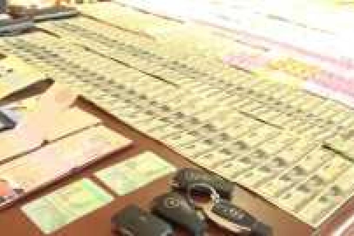 Судья Киевского Апелляционного суда носил в папке свою годовую зарплату Судья Киевского Апелляционного суда носил в папке свою годовую зарплату