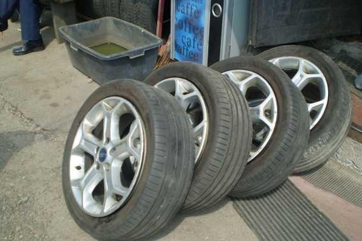 Киевская милиция задержала воров автоколес Киевская милиция задержала воров автоколес