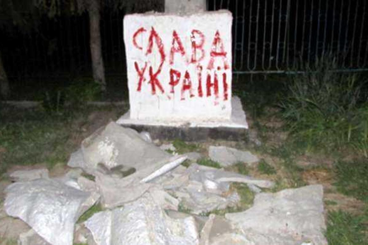 На Луганщине неизвестные разрушили 3 памятника Ленину
