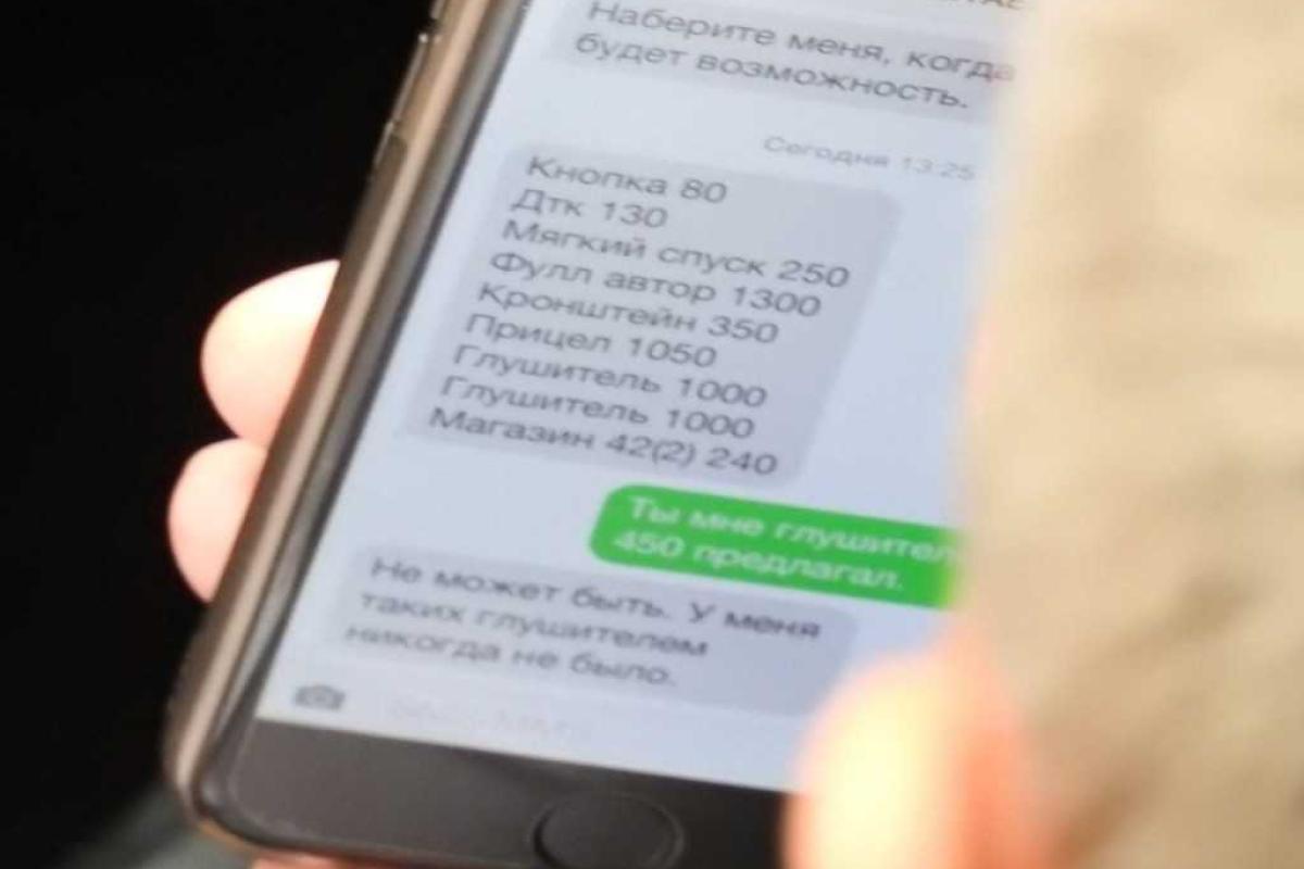 Журналисты подсмотрели, чем занимается депутат от "Оппозиционного блока" во время заседания Рады