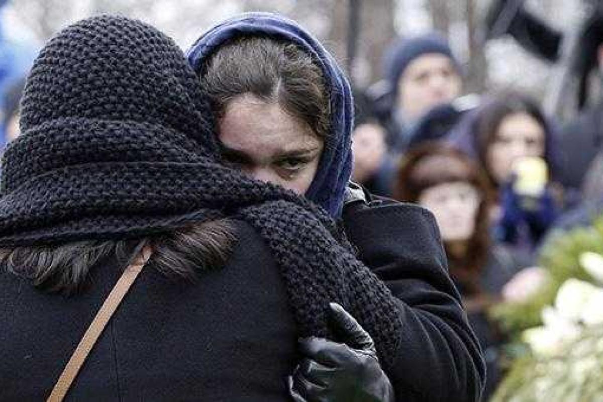 Дочь убитого в России политика вынудили уехать из страны Дочь убитого в России политика вынудили уехать из страны