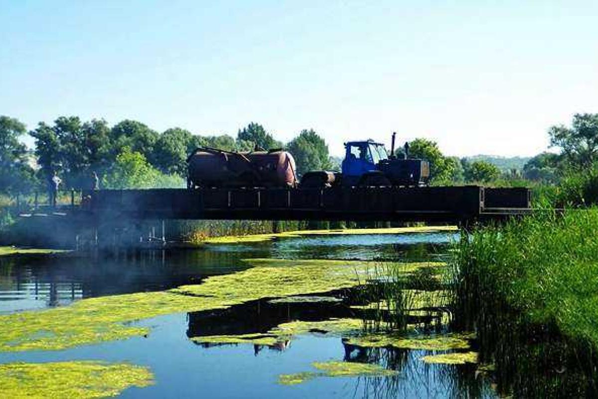 В Славянском районе неизвестные подожгли мост 