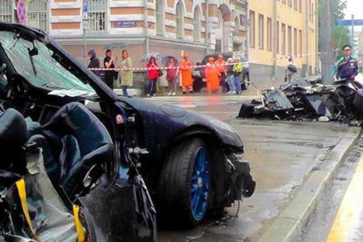 В Москве на Porsche разбились 2 мажора: сыновья экс-губернатора и игорного магната В Москве на Porsche разбились 2 мажора: сыновья экс-губернатора и игорного магната