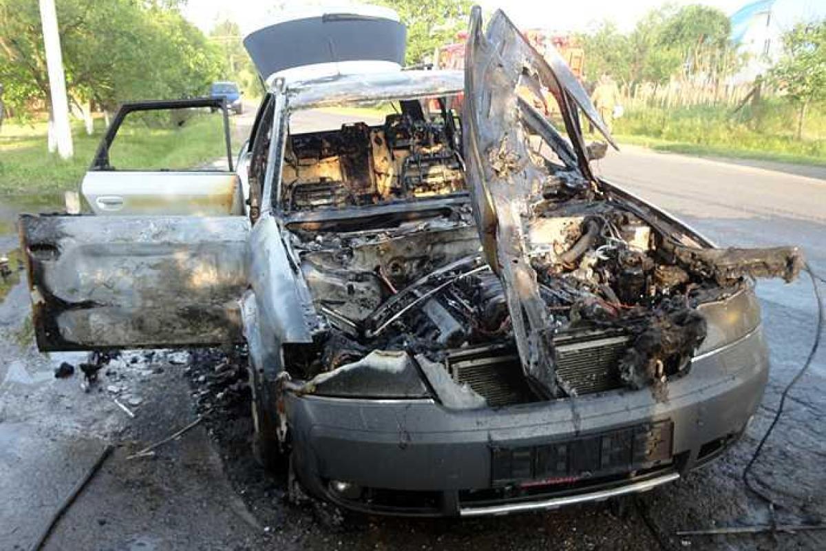 На Закарпатье за одну ночь горели два автомобиля